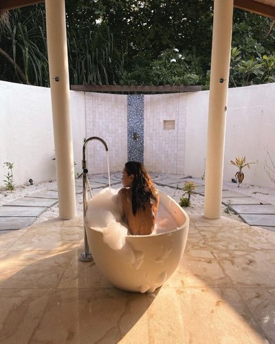 Айза Долматова